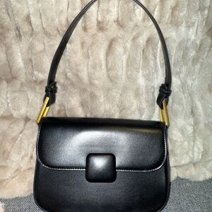 Elegant Black Leather Shoulder Bag